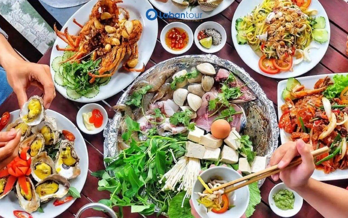 Thưởng thức ẩm thực tại vịnh biển Lăng Cô biển lăng cô có tắm được không