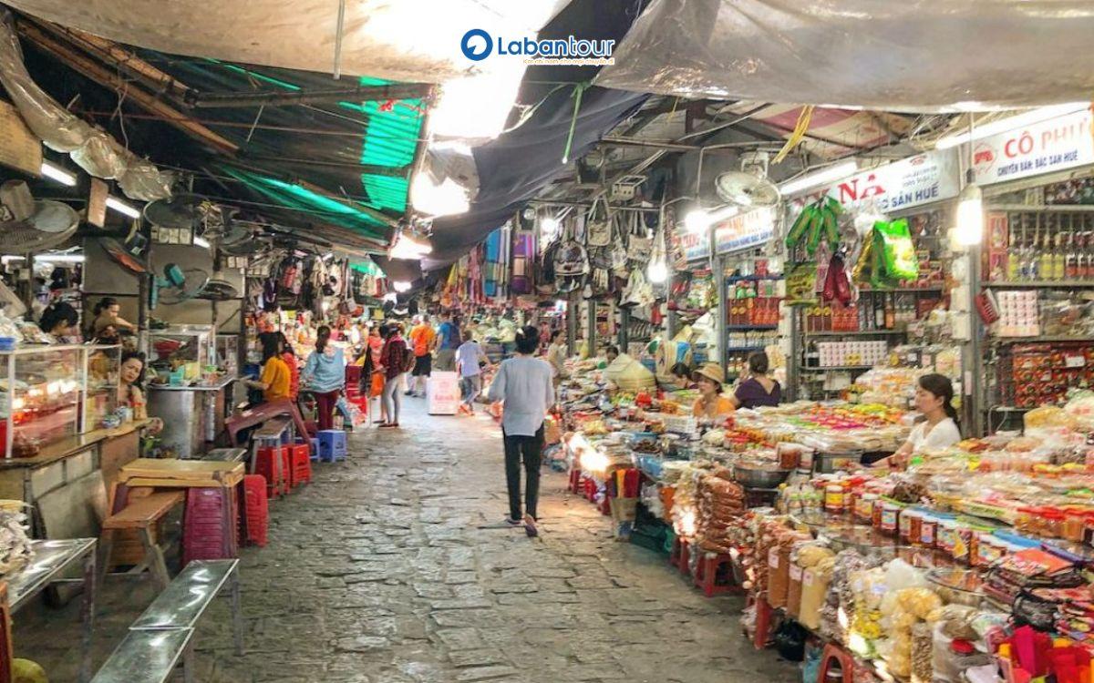 Chợ Đông Ba là ngôi chợ lâu đời, phải ghé khi du lịch Huế tháng 11 du lịch huế tháng 11