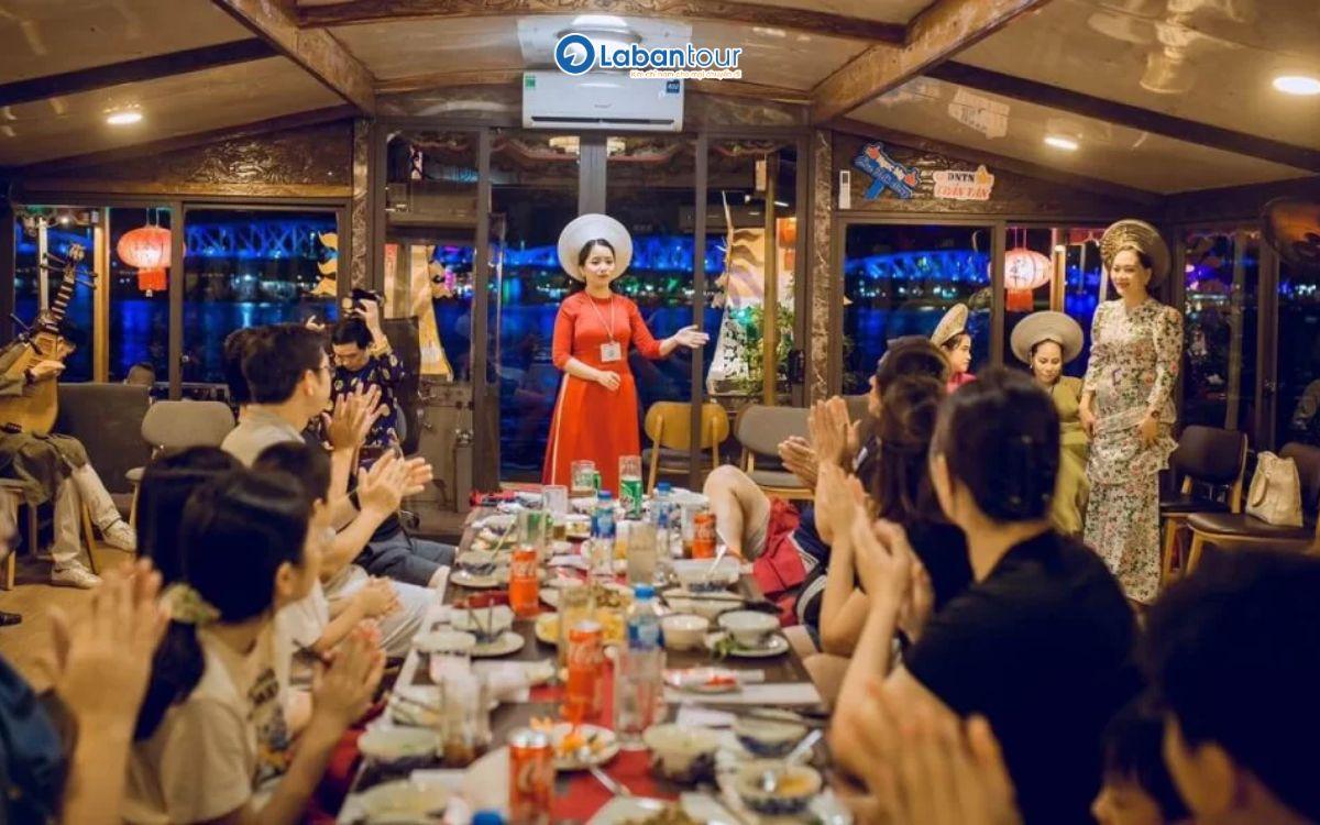 Nghe ca Huế trên sông Hương đi huế tháng 11