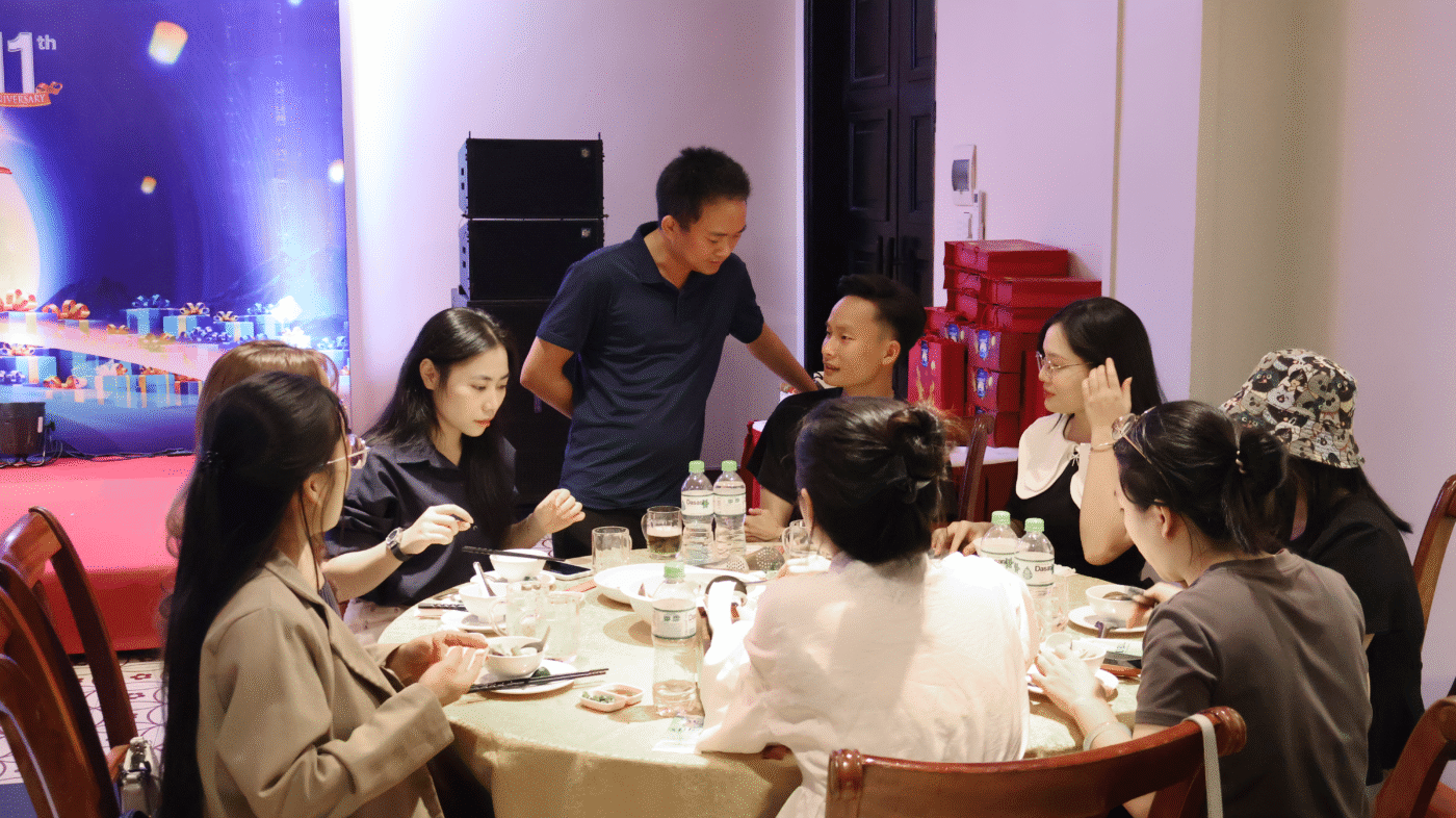 la bàn corp kỷ niệm 11 năm sinh nhật